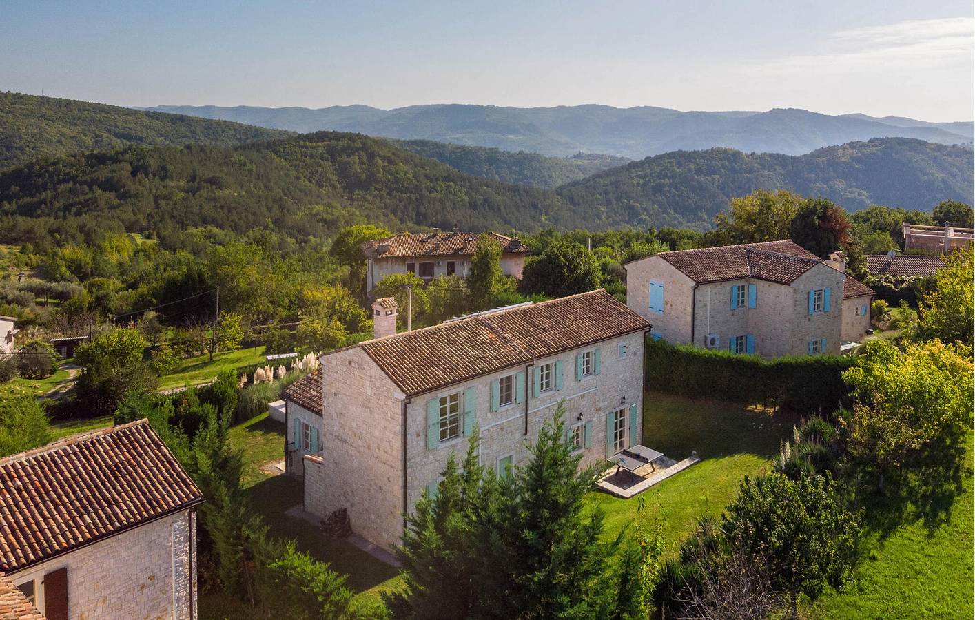 Charmante 2-Zimmer-Wohnung mit Pool, WLAN und Parkplatz in der Nähe des Flusses und von Restaurants in Buzet, Zentralistrien