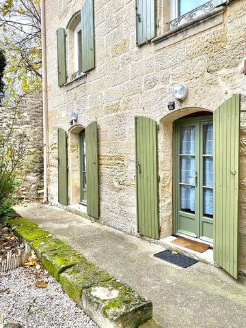 Gîte pour 2 personnes, avec jardin et vue, animaux acceptés à Uzès