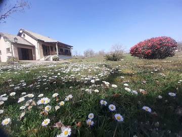 Gîte pour 4 personnes, avec jardin, adapté aux familles à Bort-les-Orgues