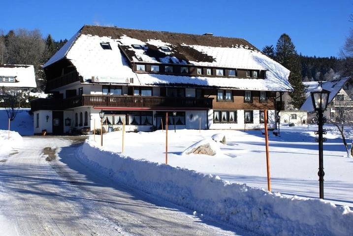 Hotel für 2 Personen, mit Terrasse und Garten sowie Ausblick in Häusern - 4