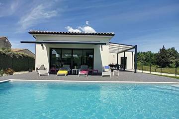 Cottage pour 4 personnes, avec jardin ainsi que jacuzzi et terrasse à Cabannes