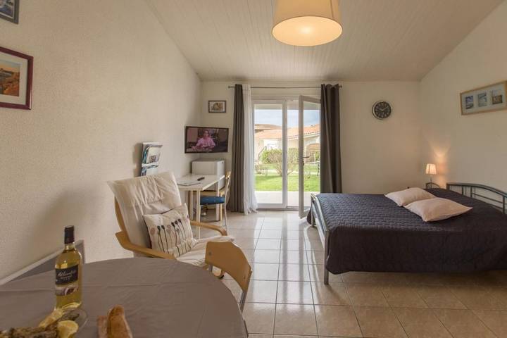 Location de vacances pour 2 personnes, avec jardin et vue à Jonzac - 3