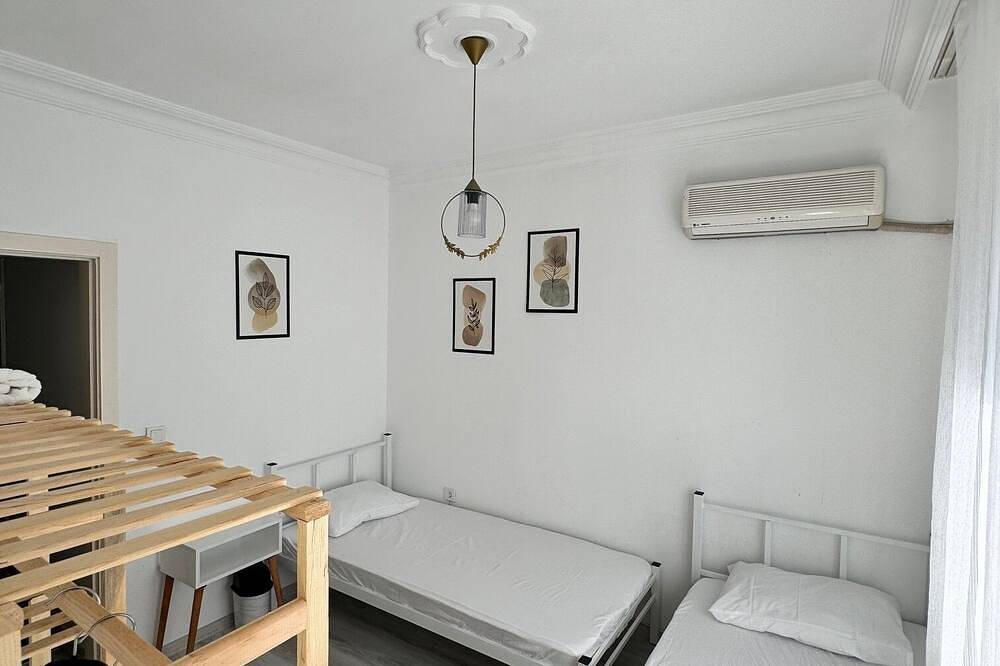 Entire apartment, Charming 2-bedroom apartment with Wifi, Ac in fabulous Antalya in Antalya, Antalya Province