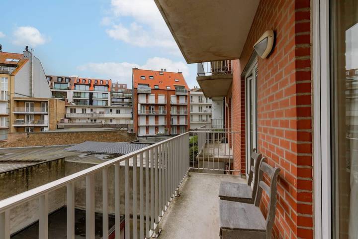 Ganze Wohnung, Beach-access apt w/ terrace & city skyline views in Knokke, Knokke-Heist