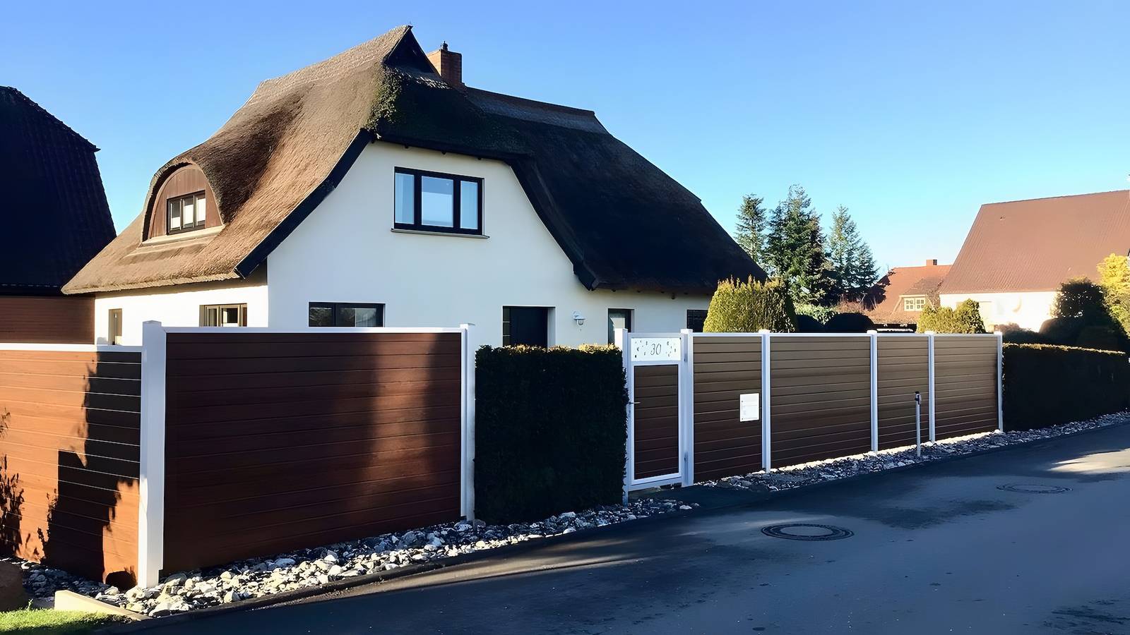 Ganze Wohnung, Apartment Brunk mit Reetdach Gartenblick   in Altefähr, Stralsund Umland