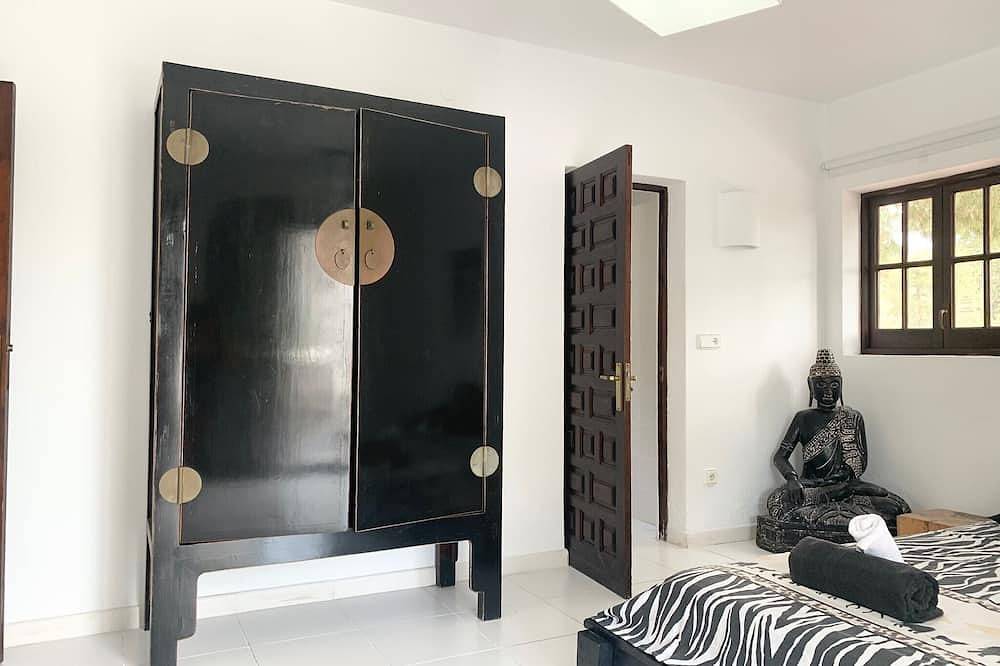 Lovely Six Bedroom villa Sea and Sunset Views in Sant Antoni de Portmany, West Ibiza