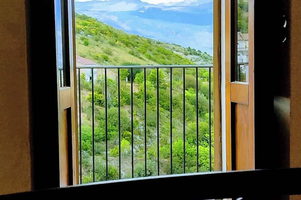 Experience authentic Abruzzo! Fedora's House in Capestrano, your ideal retreat. in Capestrano, Gran Sasso