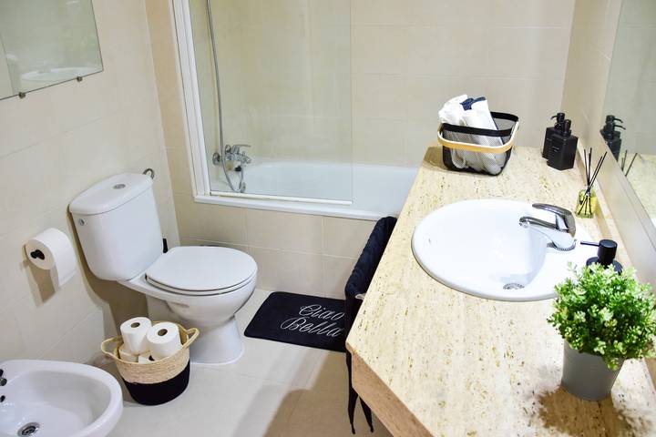 Apartamento vacacional entero, Apartamento de vacaciones para 4 personas con jacuzzi in Playas de Vera, Vera