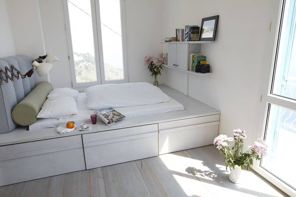 Modernes Traumhaus mit atemberaubendem 180 Grad Blick bis Antibes in Grimaldi (Ventimiglia), Ventimiglia
