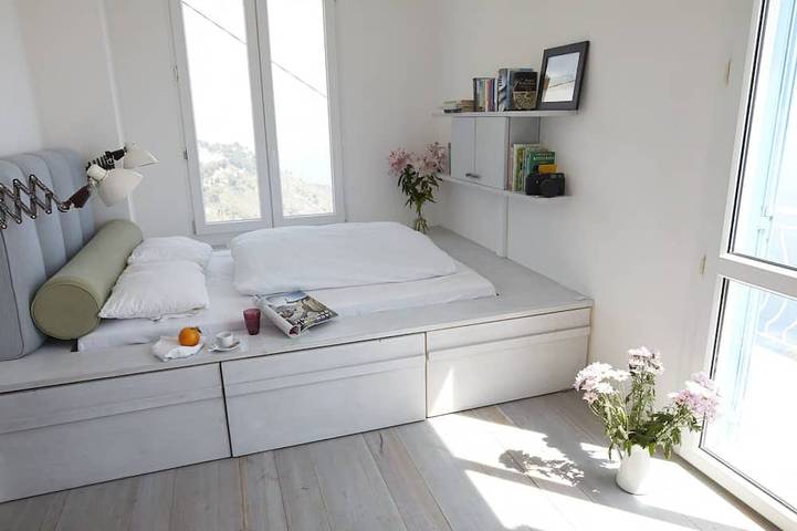 Modernes Traumhaus mit atemberaubendem 180 Grad Blick bis Antibes in Grimaldi (Ventimiglia), Ventimiglia