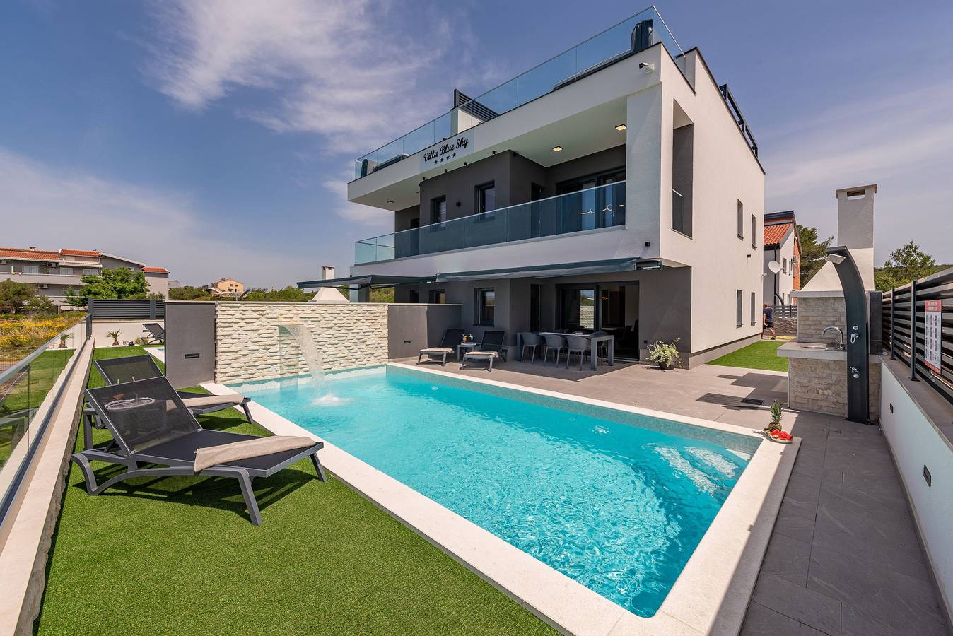Villa Blue Sky 2, Turanj, next to the sea, private pool, barbecue, jacuzzi, rooftop terrace, www.zadarvillas in Općina Sveti Filip i Jakov, Région de Zadar