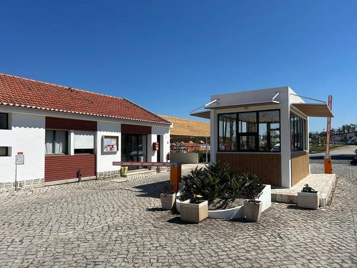 Location de vacances pour 2 personnes, avec piscine et bassin pour enfant ainsi que terrasse et jardin dans São Pedro de Moel - 2