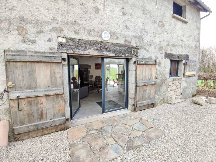 Location de vacances pour 4 personnes, avec jardin et terrasse, animaux acceptés à Calvinet