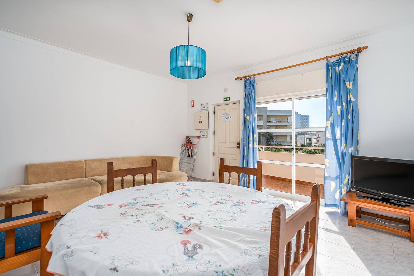 Apartamento inteiro, Apartamento 'Maralvor 001' com piscina partilhada, jardim partilhado e varanda in Alvor, Distrito de Faro