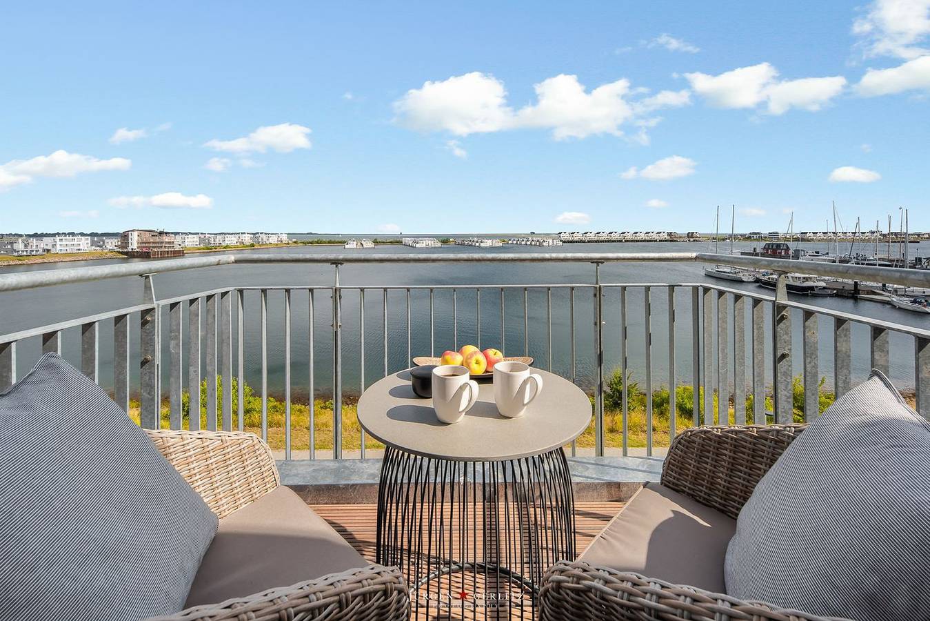 Ganze Wohnung, Aloha Lounge - Balkon, Hafenblick, Fahrstuhl, 3. Stock, 1. Reihe am Wasser in Olpenitz, Kappeln