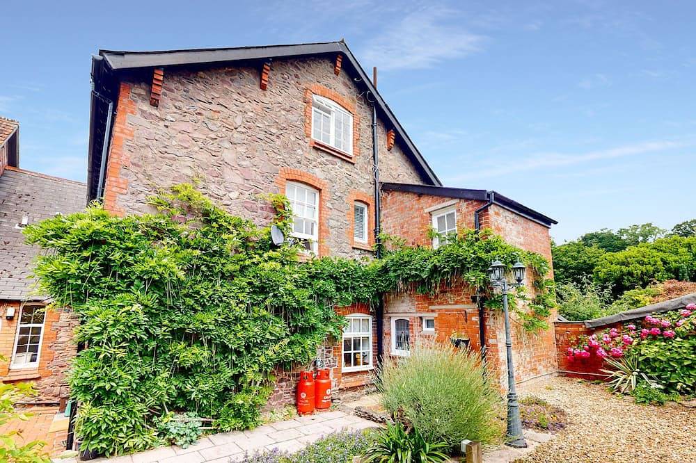 Bowness Cottage in Porlock in Porlock, Somerset