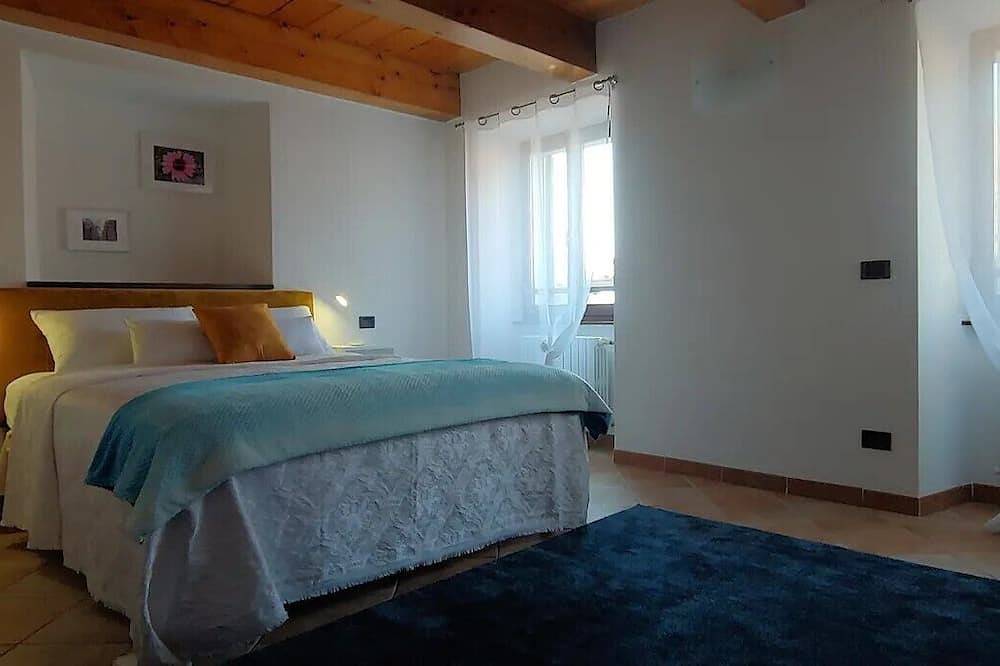 Casale sul Lago di Como: serene house with beautiful view of Lake Como in Blevio, Comer See