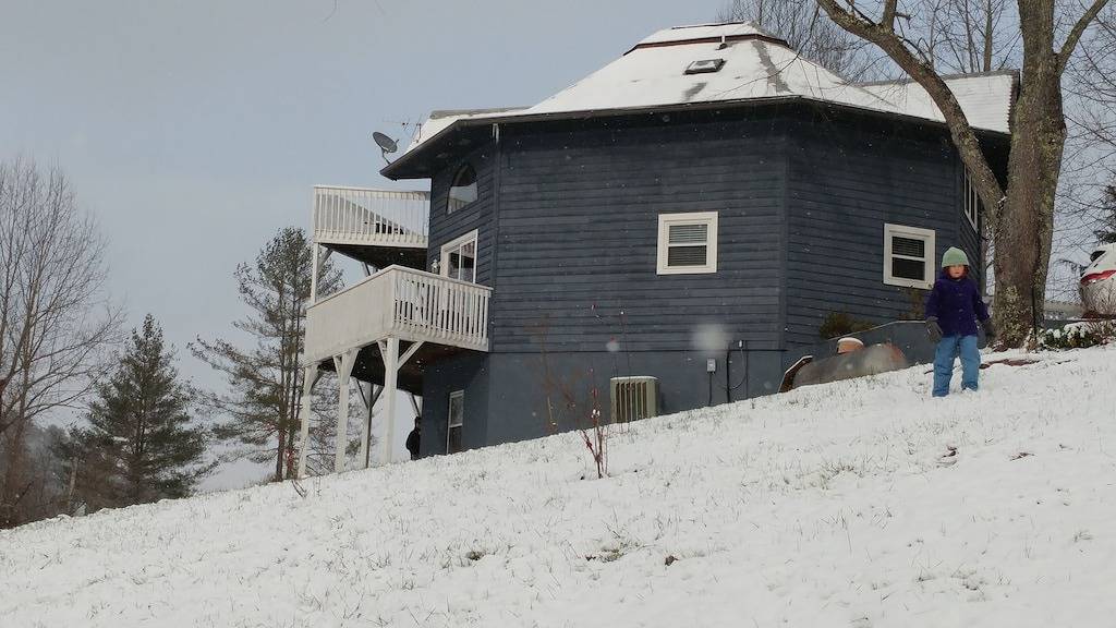 The Octagon House: Unglaubliche Aussicht auf die Berge, privat, aber nah an allem in Macon County