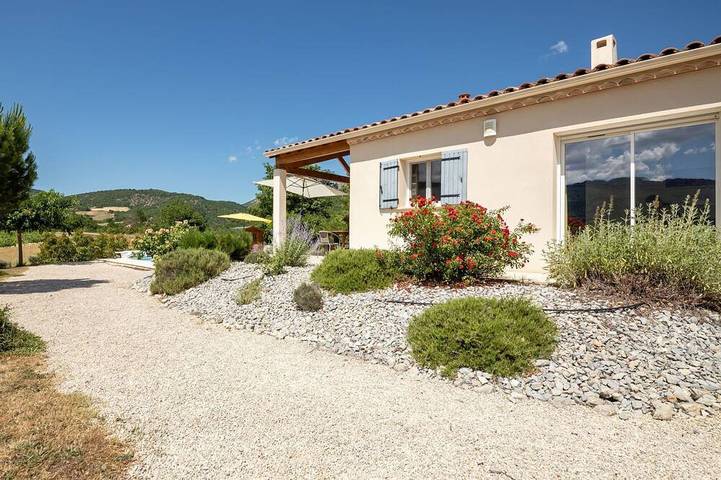 Location de vacances pour 6 personnes, avec jardin et piscine, animaux acceptés à Sainte-Jalle - 3