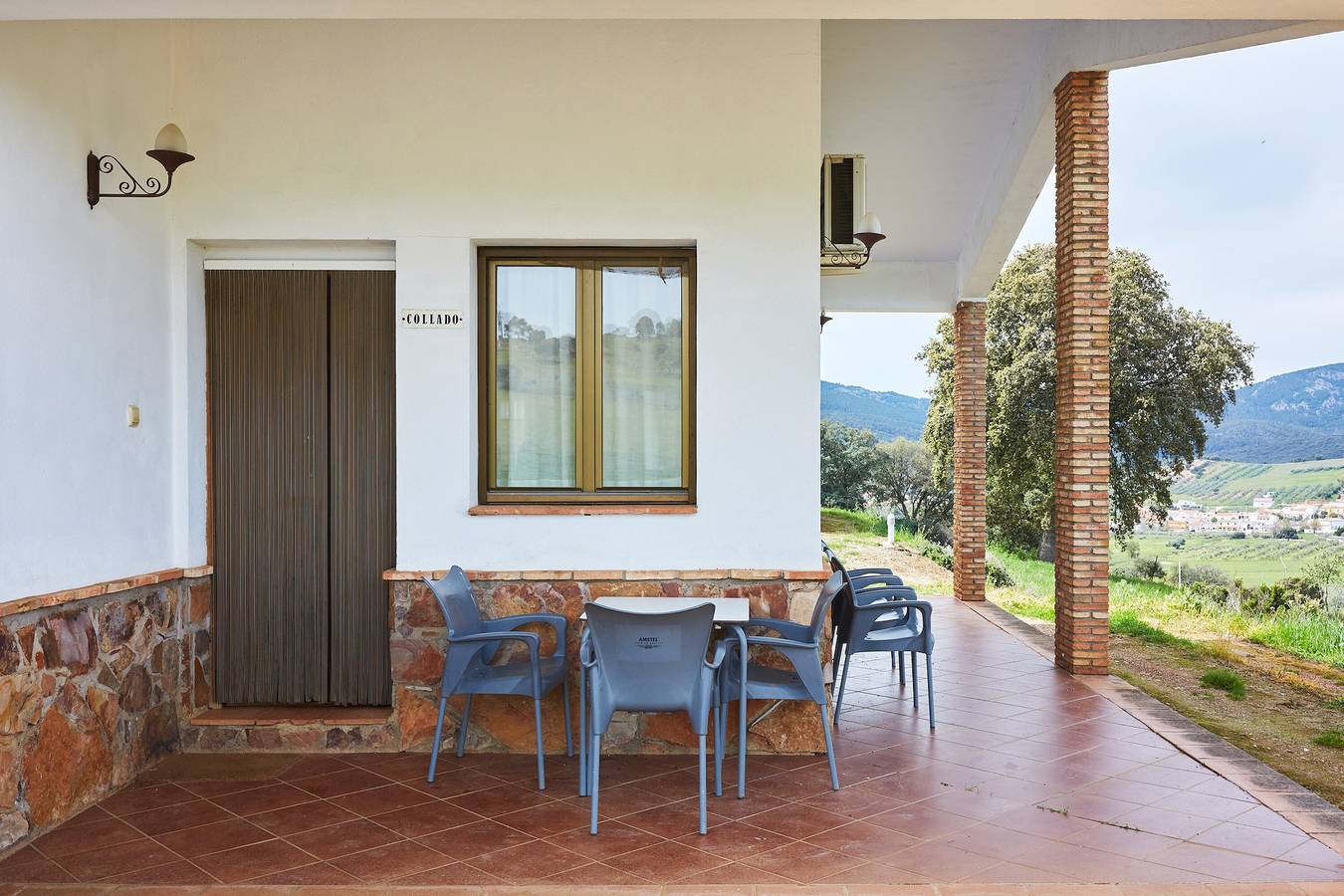 Maison de campagne 'Casa El Collado' avec vue sur les montagnes, piscine partagée et climatisation in Aldeaquemada, Sierra Morena