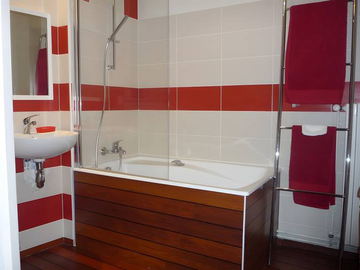 Chambre d'hôtes 'L'oyselière À Cliousclat - Chambre' avec vue sur la montagne, Wi-Fi et climatisation in Cliousclat, Région de Valence
