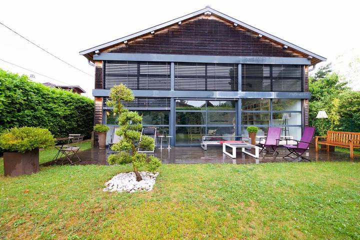 Location de vacances pour 6 personnes, avec terrasse et jardin à Annecy-le-Vieux