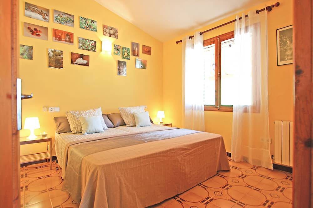 Family country house, quiet location, private pool, internet in Alaró, Majorca Center