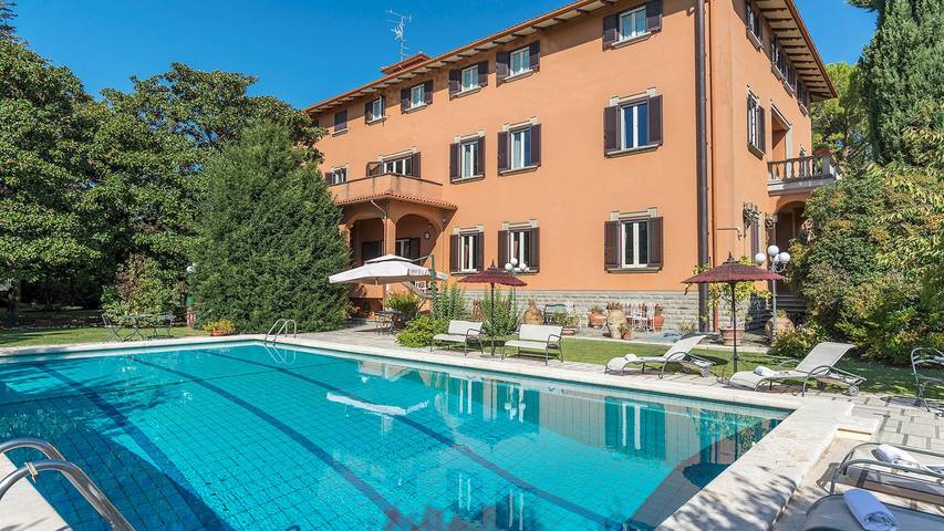 Casa vacanza per 14 persone, con Terrazza e Giardino nonché Sauna a Corciano