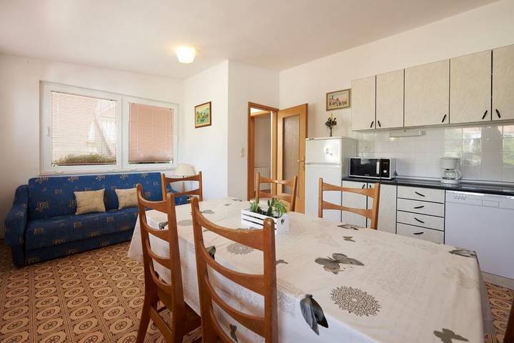 Apartament wakacyjny dla 9 osób, z taras w Seget Vranjica