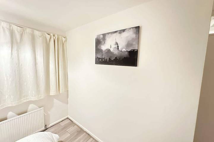 Luton Airport Accomodation - For Families, Travellers, Contractors and Workers in Luton, Chiltern Hills