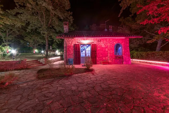 Villa per 7 persone, con giardino e piscina nonché panorama, con animali domestici - 1