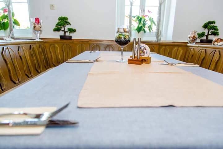Ferienhaus für 2 Personen, mit Terrasse und Garten sowie Ausblick in Saaldorf-Surheim
