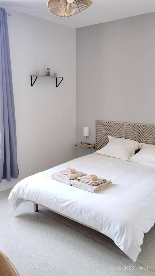 Appartement entier, Double Room with Private Bathroom in Ribérac, Périgord Vert
