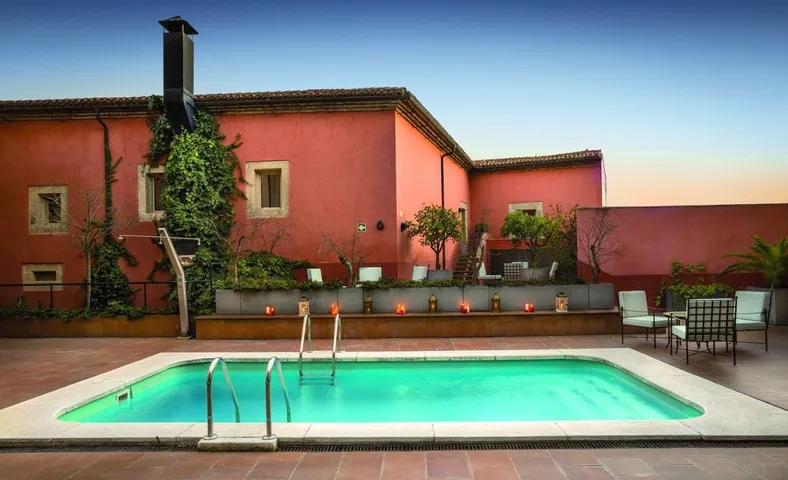 Hôtel pour 10 personnes, avec piscine - 1