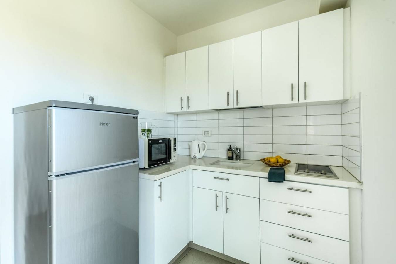 Entire apartment, Studio apt w balcony and Kitchen in Ramat Aviv, Tel Aviv