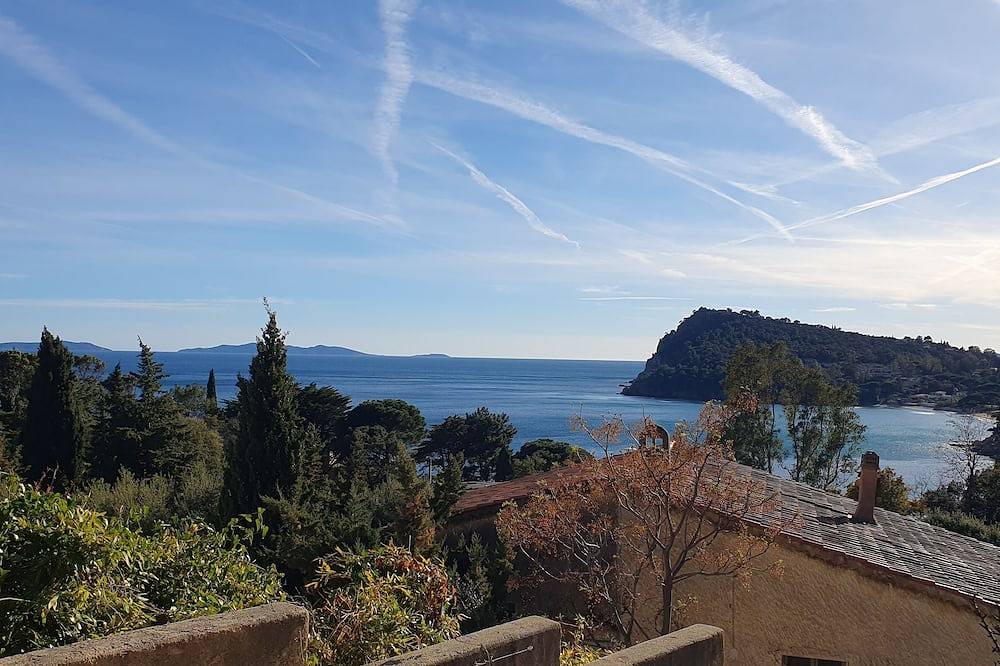 Haus mit Meerblick für 4–6 Personen, nur 10 Gehminuten vom Strand entfernt. in Rayol-Canadel-sur-Mer, Mittelmeerküste (Frankreich)
