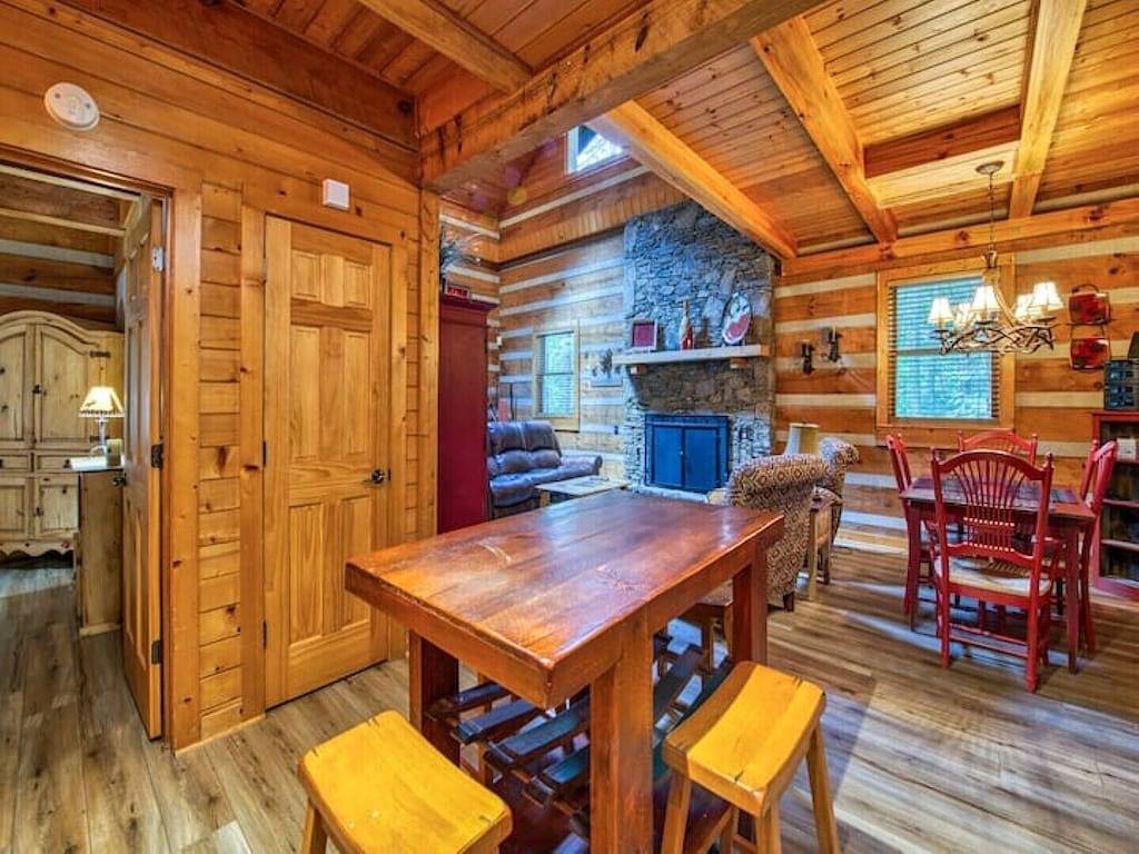 Twin Creeks Refuge, a log cabin, Pet friendly in Blue Ridge Parkway, Cataloochee Valley