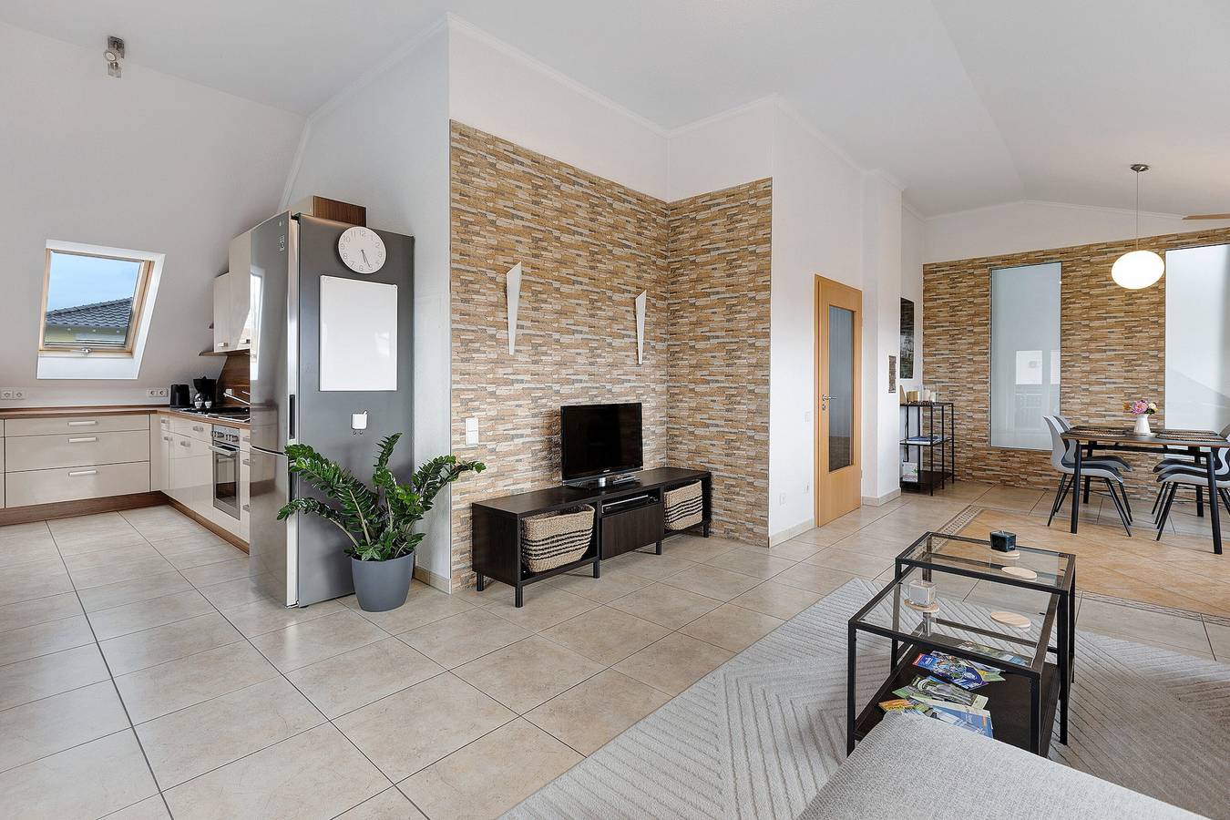 Ganze Wohnung, Moderne Ferienwohnung mit Seeblick und Balkon direkt am Bodensee-Radweg in Markelfingen, Radolfzell am Bodensee