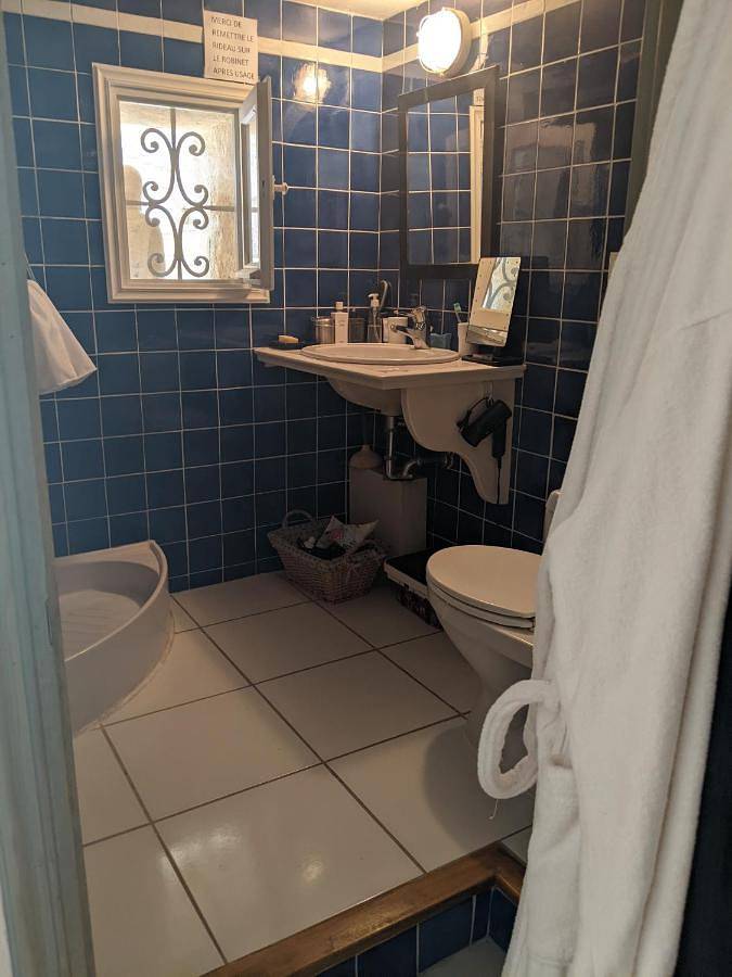 Location de vacances pour 2 personnes, avec terrasse ainsi que jardin et piscine à Seillans - 3