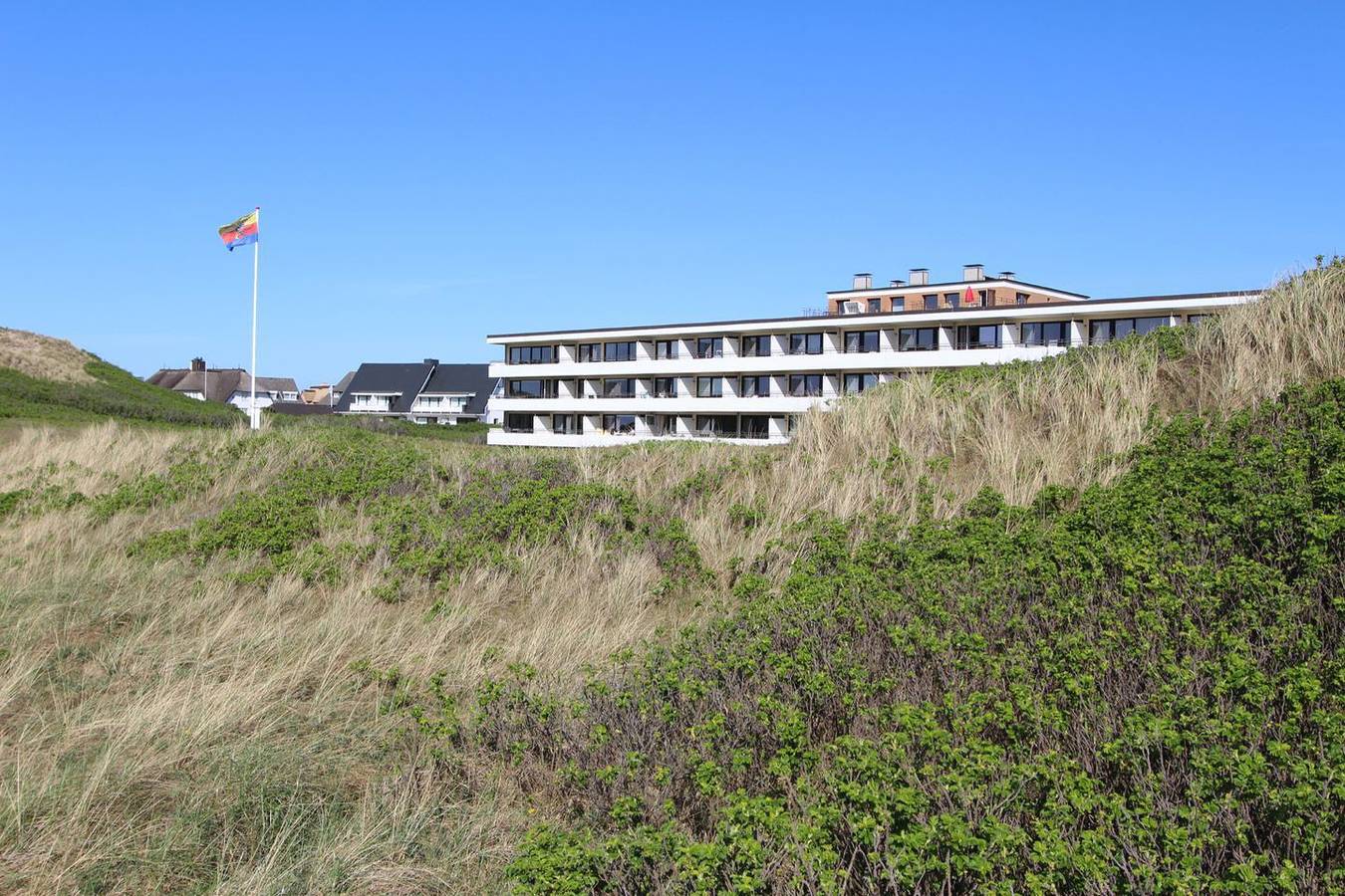 Ganze Wohnung, Ein-Zimmer-Appartement mit traumhaftem Meerblick direkt am Strandübergang in Wenningstedt, Sylt