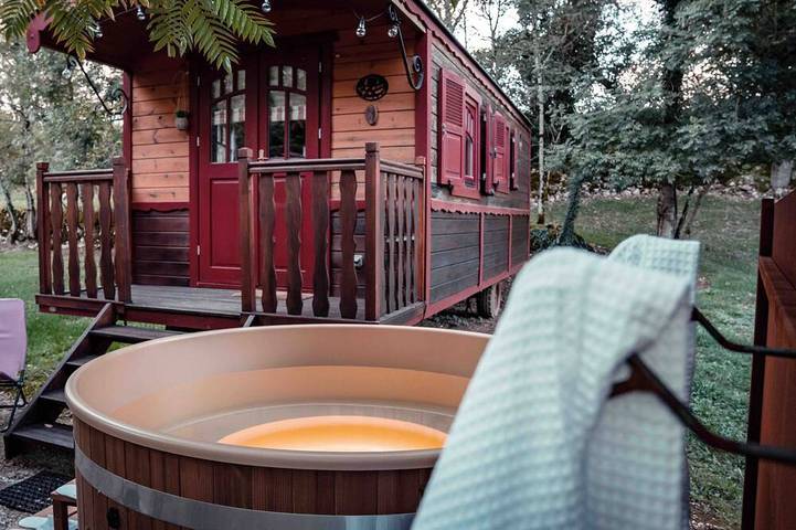 Mobil home pour 4 personnes, avec jardin et piscine à Padirac