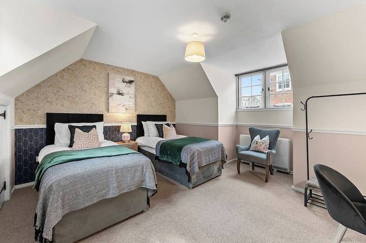Entire apartment, Stylish Central Winchester Abode in Winchester, South Downs