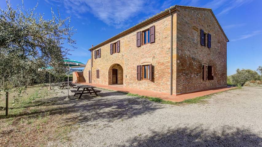 Agriturismo per 8 persone, con giardino e piscina, con animali domestici in Gambassi Terme