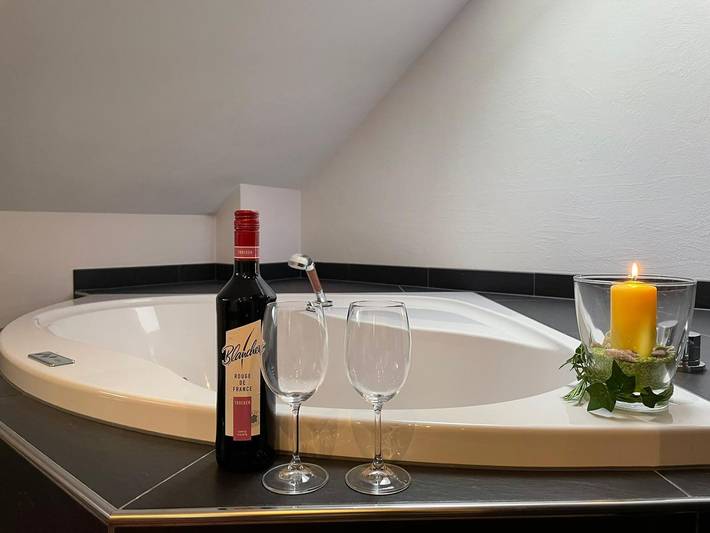 Ganze Wohnung, Naturnah mit Pool und Sauna in Nahetal-Waldau, Hildburghausen und Umgebung