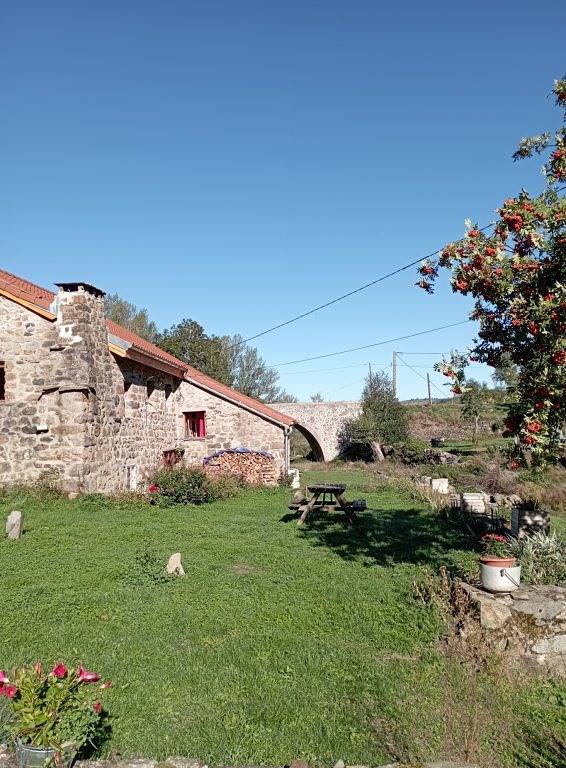 Gîte pour 5 personnes, avec terrasse et jardin à Le Monastier-sur-Gazeille - 3