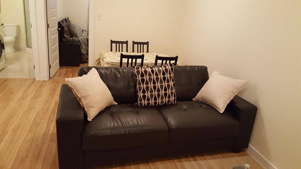 2 Bd Rm Modernes Haus mit eigenem Eingang in einer ruhigen Nachbarschaft in Edmonton, Alberta