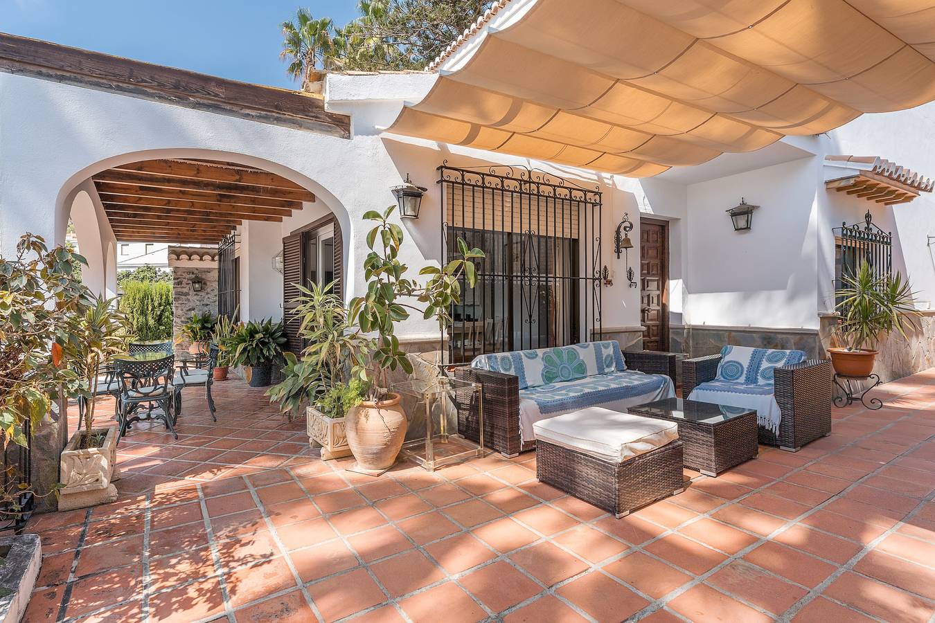 Villa 'Espectacular  En La Costa' with Private Pool, Wi-Fi and Air Conditioning in Velilla-Taramay, Almuñecar