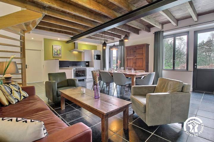 Gîte pour 8 personnes, avec Terrasse ainsi que Jardin et Piscine à La Vraie-Croix