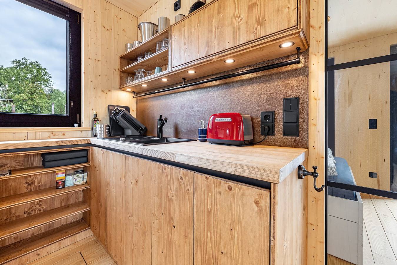 Duurzame comfort woonboot Diva, foto 10