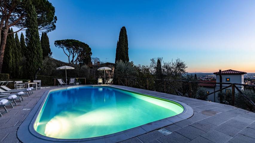 Villa per 12 persone, con Giardino a Montecatini Terme